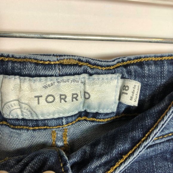 Torrid Skinny Jean - Med Wash w Destruction SZ 18 - Picture 5 of 8
